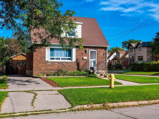 32 Stamford Square N, Toronto