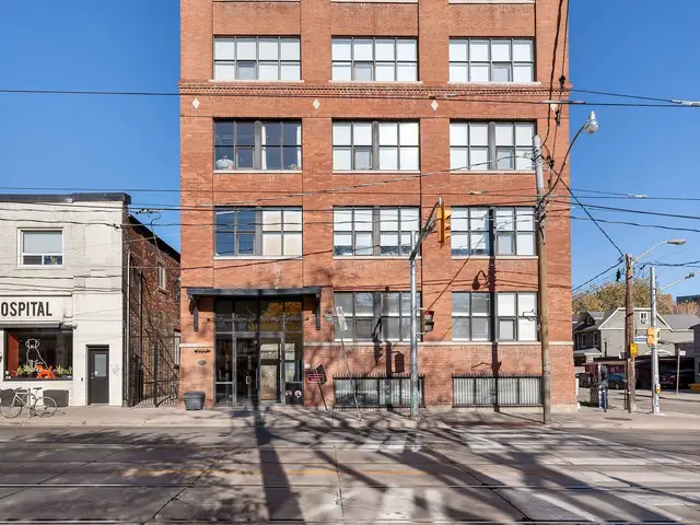 105 - 2154 Dundas Street W, Toronto